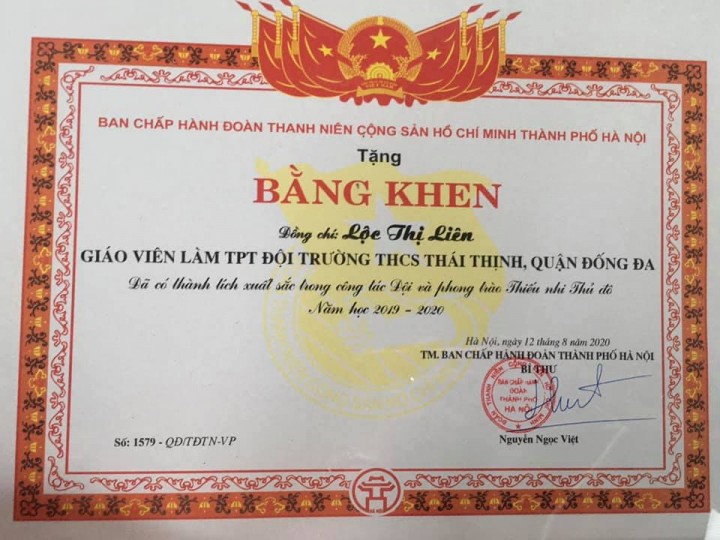 Liên đội THCS Thái Thịnh nhận bằng khen của Thành Đoàn Hà Nội