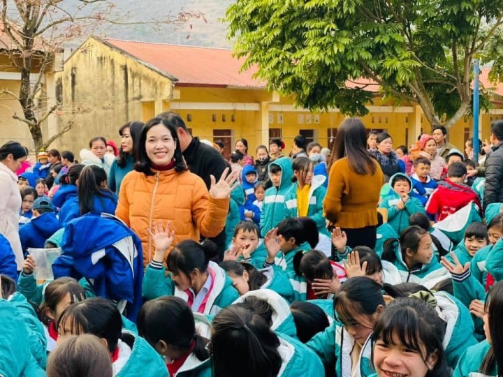 CHƯƠNG TRÌNH “ÁO ẤM MÙA ĐÔNG” LẦN THỨ 9