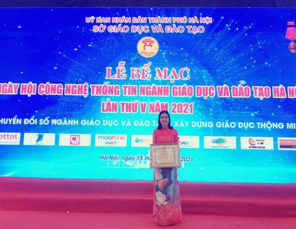 Chúc mừng cô giáo Đinh Thị Hồng Châm đã đạt Giải Nhất bài giảng e-learning tại ngày hội CNTT lần thứ 5 ngành GD&ĐT Thủ đô!