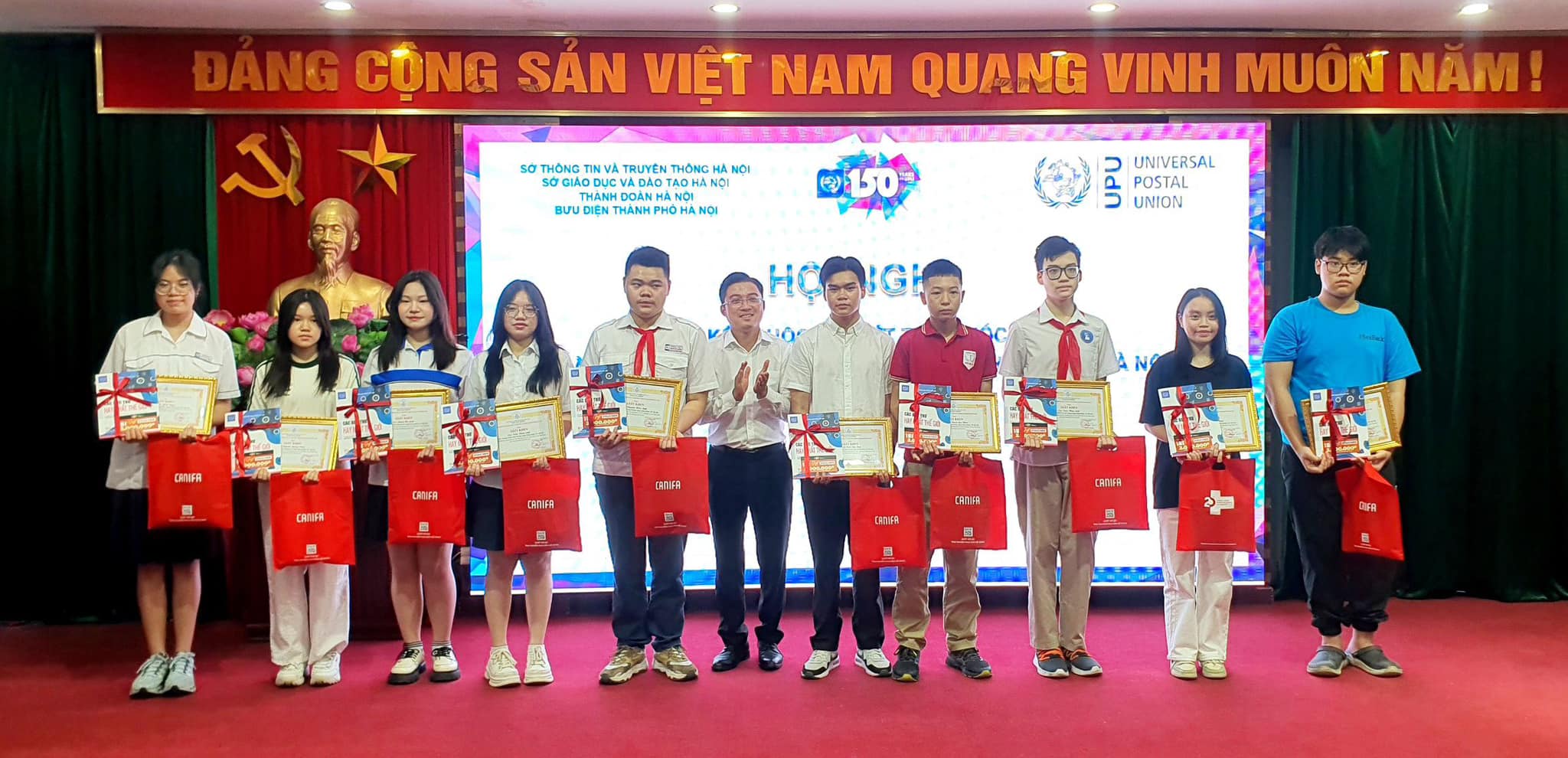 Chúc mừng em Nguyễn Hà Thu - 9A01 đã đạt giải “Cây bút triển vọng” tại Cuộc thi Viết thư Quốc tế UPU, năm học 2023 - 2024.