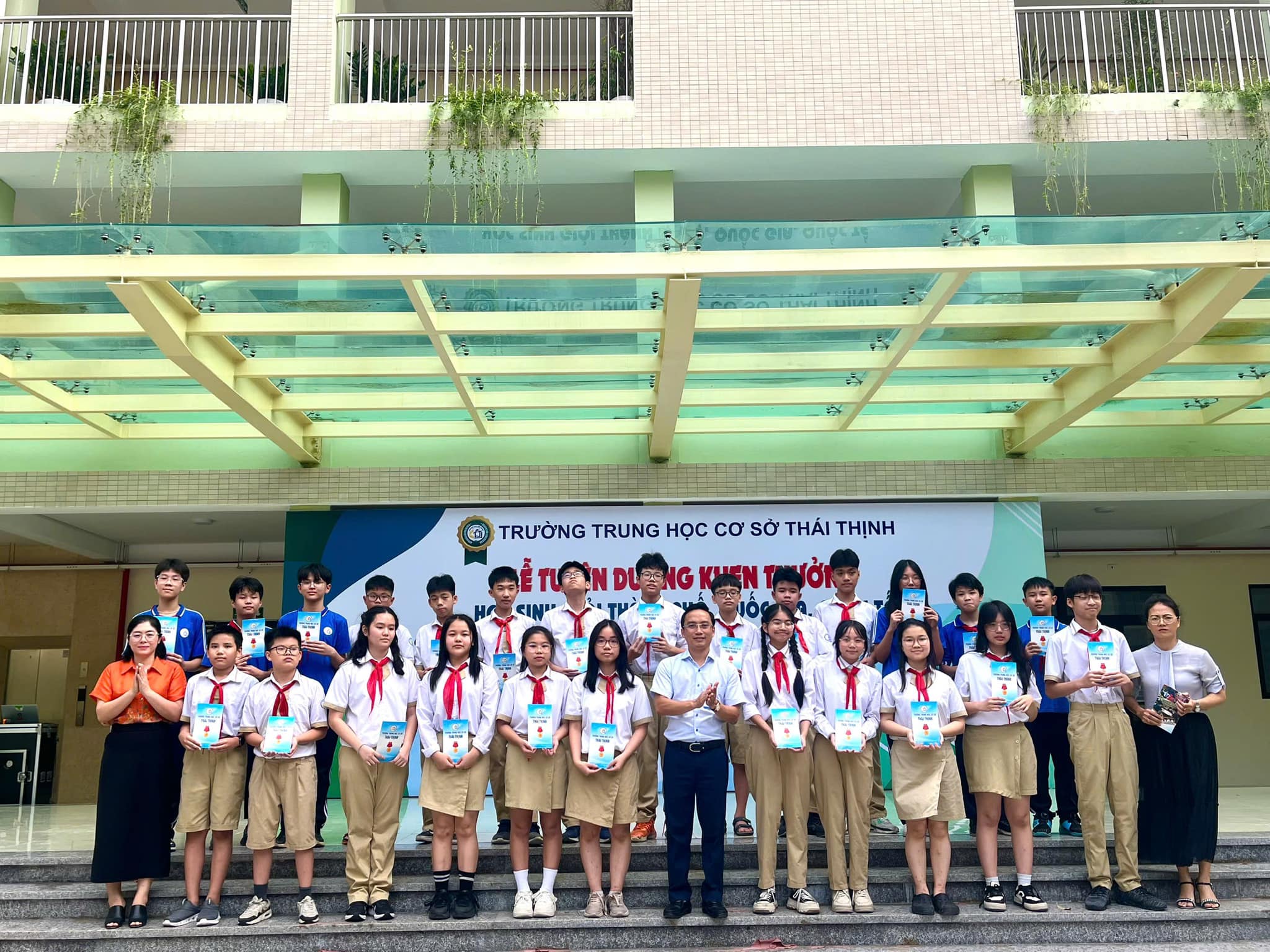 TRƯỜNG THCS THÁI THỊNH VINH DANH HỌC SINH GIỎI CÁC CẤP NĂM HỌC 2024 - 2025