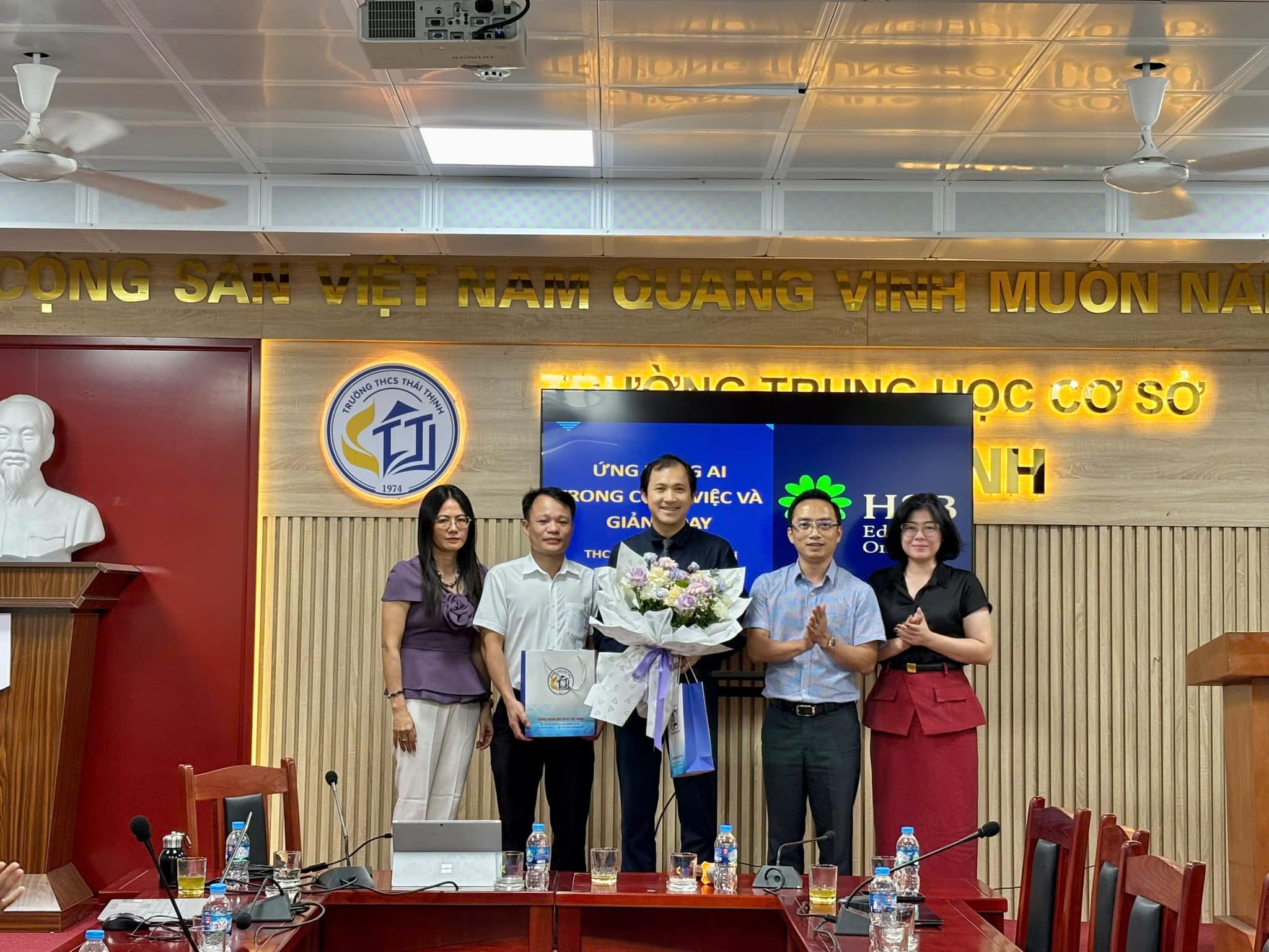 CHUYÊN ĐỀ “ỨNG DỤNG AI TRONG CÔNG VIỆC VÀ GIẢNG DẠY” TẠI TRƯỜNG THCS THÁI THỊNH