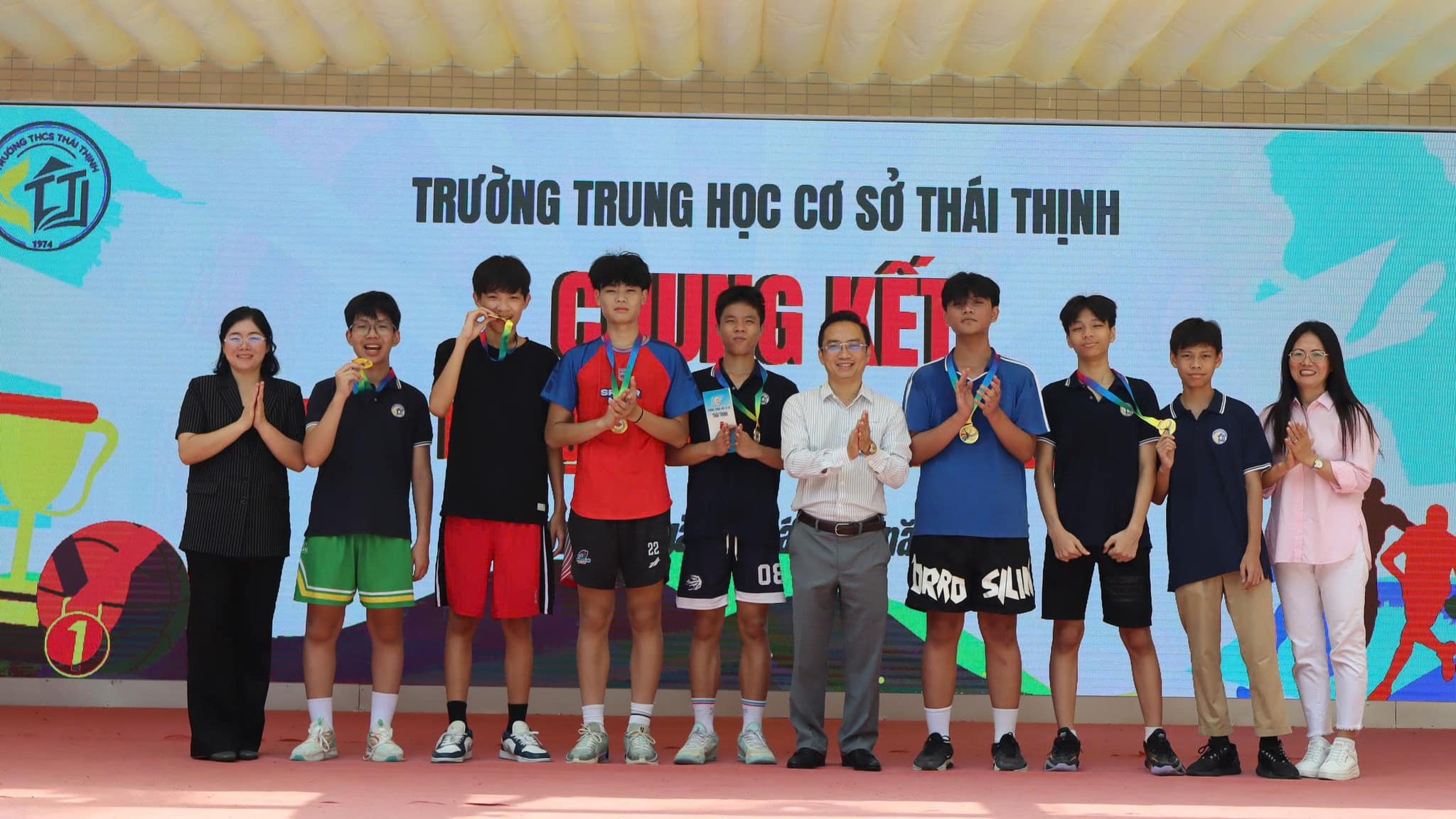 CHÚC MỪNG CÁC ĐỘI TUYỂN BÓNG RỔ XUẤT SẮC CỦA TRƯỜNG THCS THÁI THỊNH !