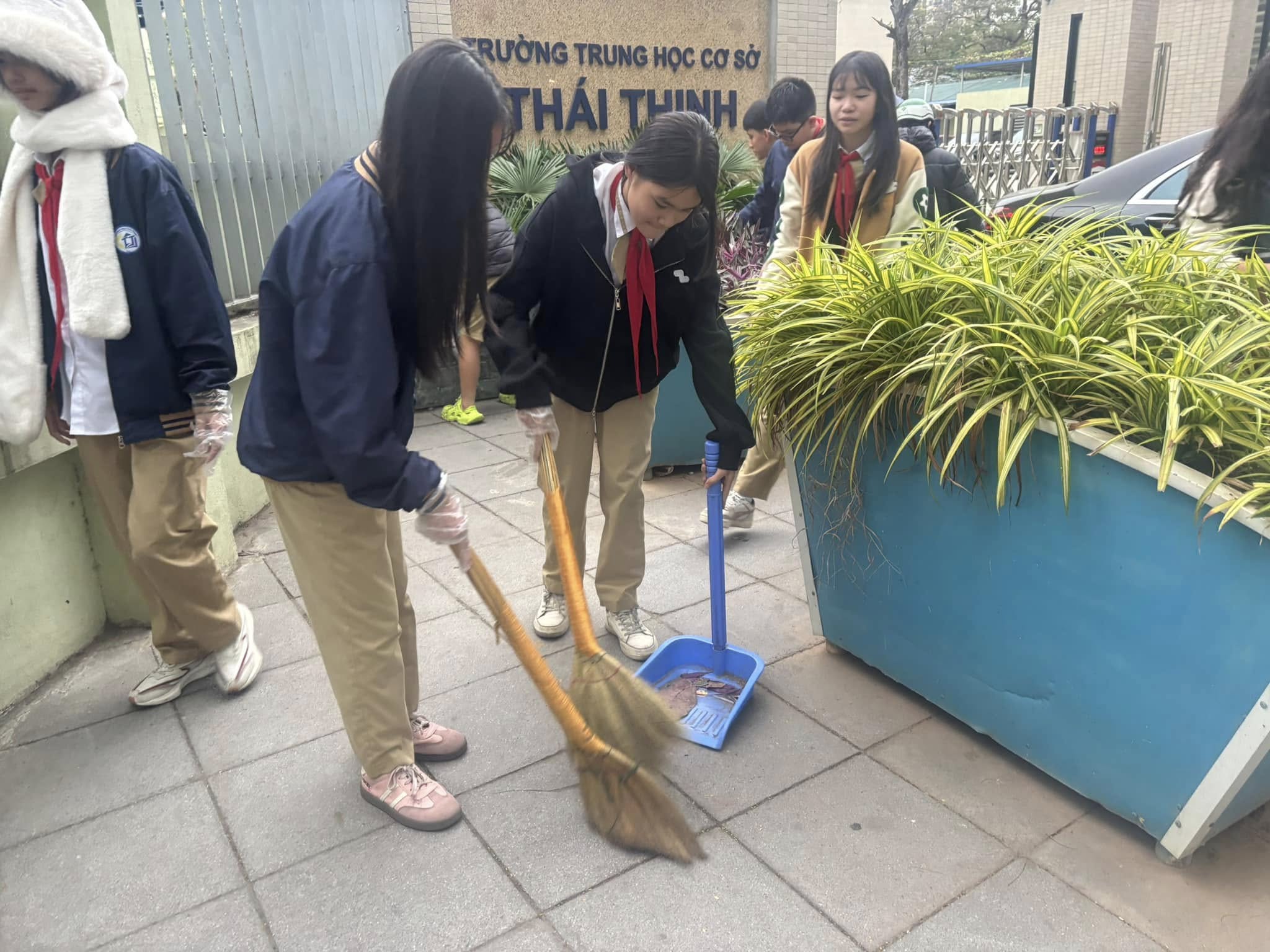 7A6 CHUNG TAY GIỮ GÌN KHÔNG GIAN HỌC ĐƯỜNG XANH – SẠCH – ĐẸP