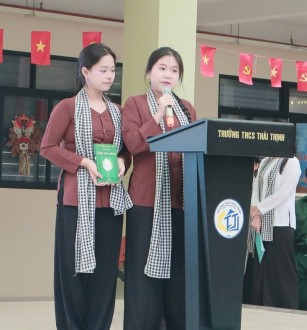 SINH HOẠT DƯỚI CỜ: HOẠT ĐỘNG GIỚI THIỆU SÁCH – LỚP 9A6 - Tác phẩm Búp sen xanh - chủ đề: Nhà giáo cách mạng