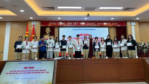 HỌC SINH TRƯỜNG THCS THÁI THỊNH THAM DỰ GẶP MẶT ĐỘI TUYỂN HỌC SINH GIỎI CẤP THÀNH PHỐ