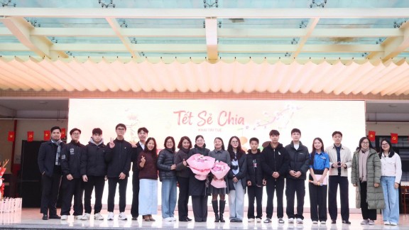 TẾT SẺ CHIA – KHAI TRÍ TUỆ: SẮC XUÂN LAN TỎA TRONG BUỔI SINH HOẠT DƯỚI CỜ TRƯỜNG THCS THÁI THỊNH