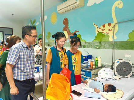 San sẻ yêu thương tới bệnh nhi và trẻ vùng cao đón mùa trăng an lành